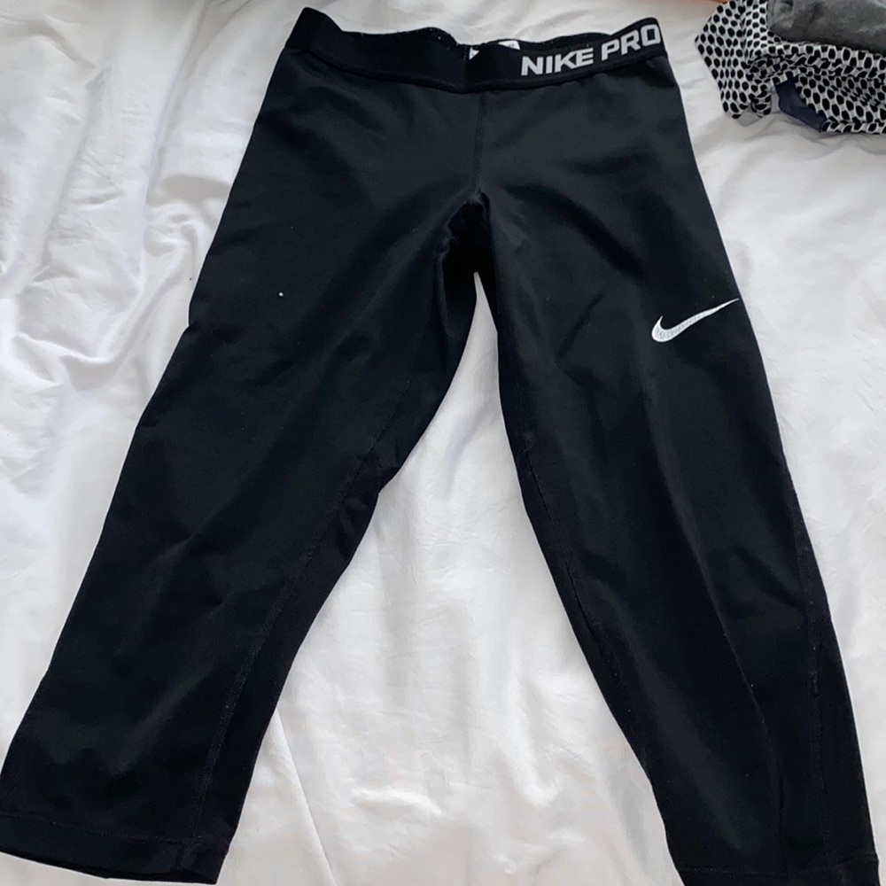 nike pro capri cropped leggings